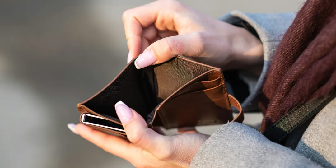 woman presenting empty wallet